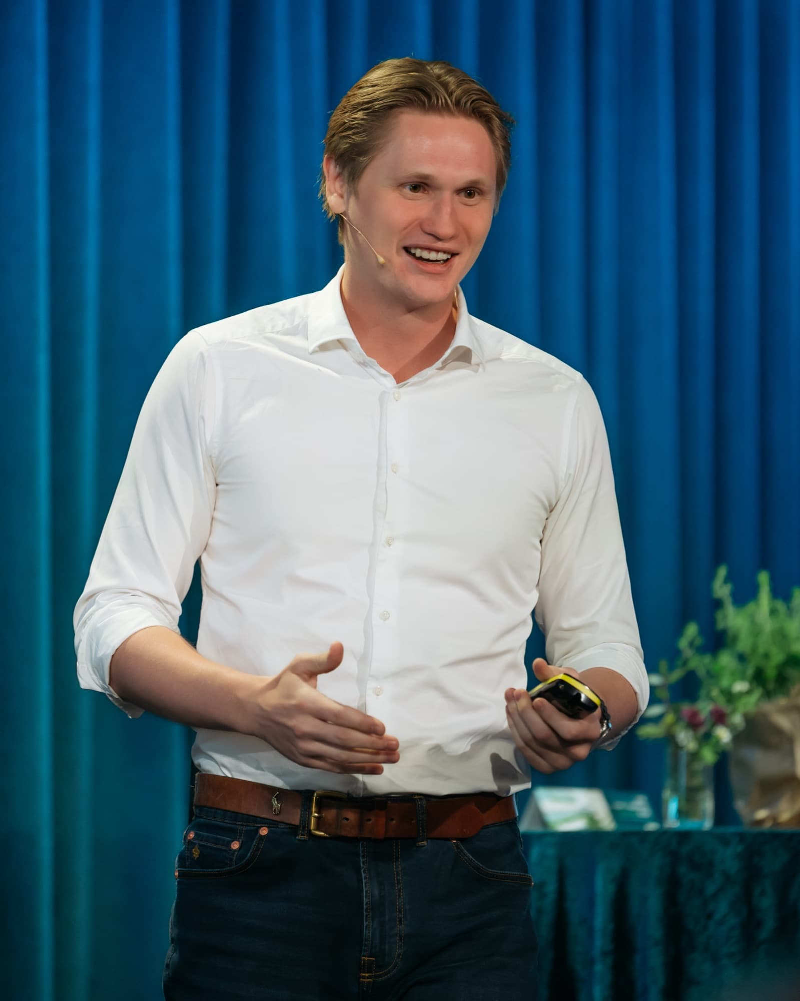 Anders Rodem speaking on stage