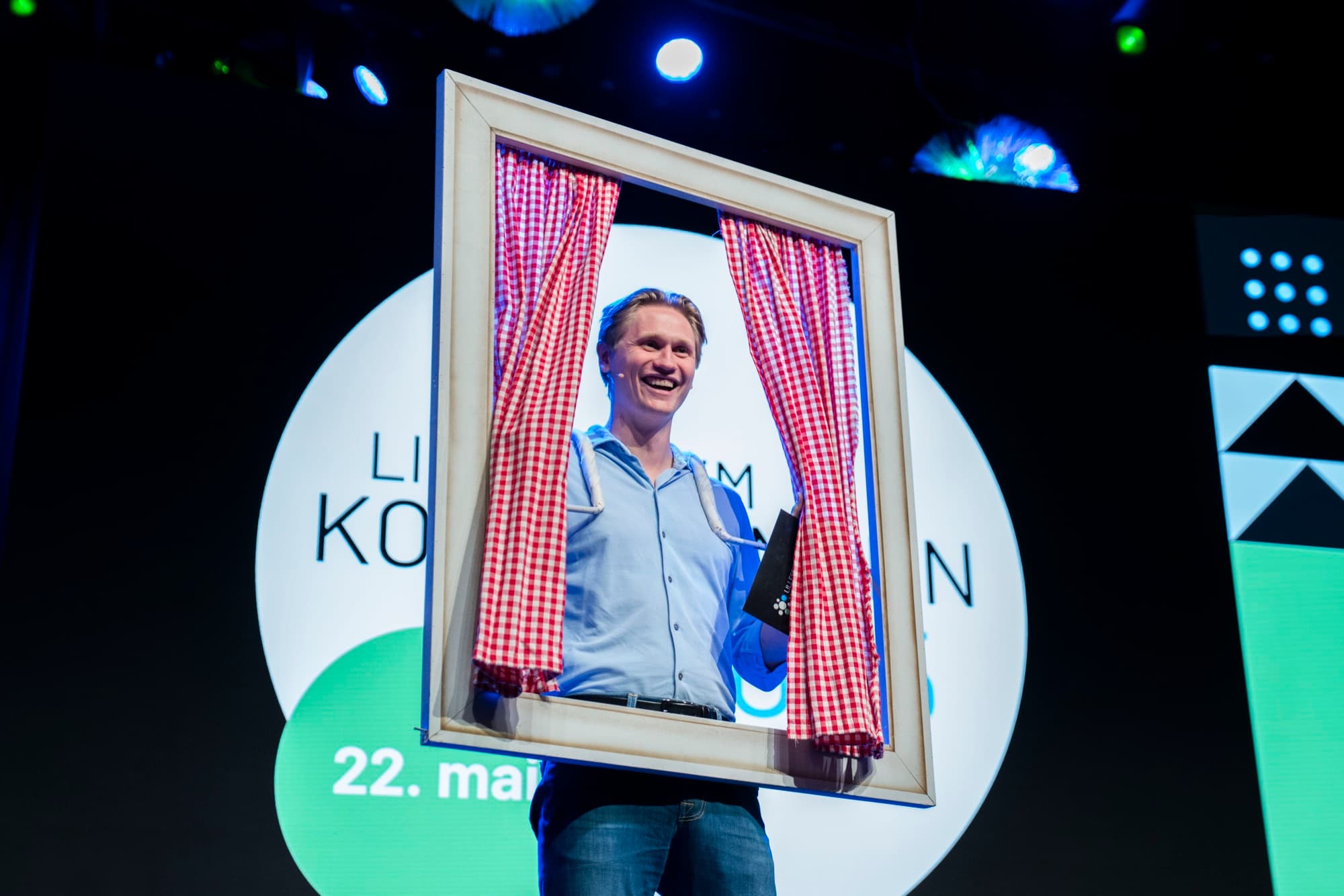 Anders Rodem holding a window frame prop on stage